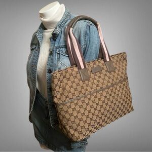 A517-  Gucci shoulder bag